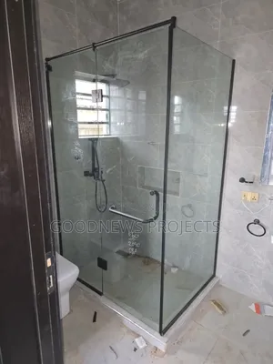 (Frameless) Hinged Glass Cubicle