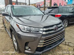 Toyota Highlander LE Plus 4dr SUV AWD (3.5L 6cyl 6A) 2015 Gray
