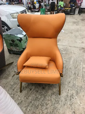 Luxury Executive Relaxing Chair, Fool Padded With Throw Pillow.