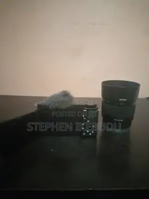 SONY ZVE10 With 50mm Sony Lens and Kit Lens15-60mm With 3 Batteries