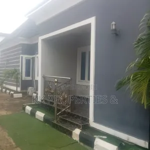 4bdrm Bungalow in Oshimili South for rent