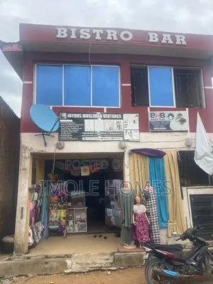 Commercial Building for Sale at Apata