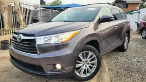 Toyota Highlander XLE 4dr SUV AWD (3.5L 6cyl 6A) 2015 Gray
