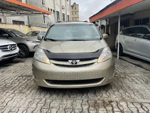 Toyota Sienna 2008 Gold