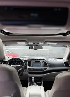Toyota Highlander XLE 4dr SUV AWD (3.5L 6cyl 6A) 2015 White