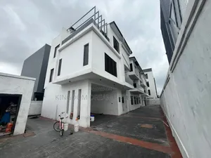 4bdrm House in Lekki Phase 1 Lagos for rent