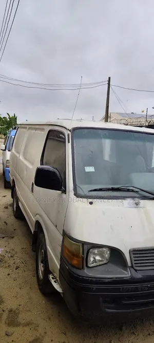 Toyota HiAce 2001 White