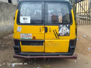 Volkswagen Transporter 2000 Yellow