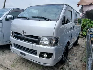 Toyota HiAce 2015 Silver