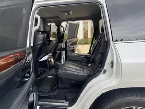Lexus LX 570 AWD 2017 White