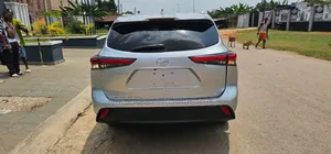 Toyota Highlander 2023 Silver
