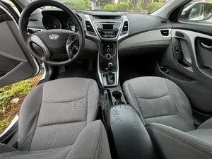 Hyundai Elantra SE 4dr Sedan (1.8L 4cyl 6M) 2015 White