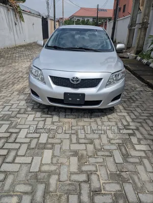 Toyota Corolla LE 4dr Sedan (1.8L 4 cyl 4A) 2009 Silver