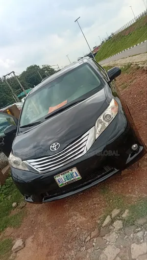 Toyota Sienna 2015 Black