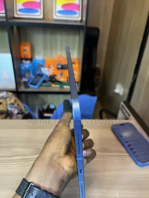 Apple iPad (2025) 128 GB Blue