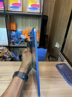 Apple iPad (2025) 128 GB Blue