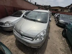 Toyota Corolla Verso 1.8 VVT-i Luna Automatic 2005 Silver