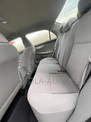 Toyota Corolla LE 4dr Sedan (1.8L 4cyl 4A) 2012 Silver