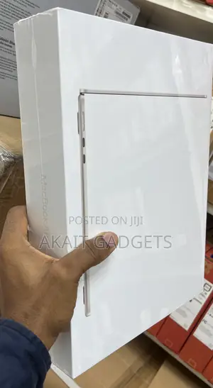 New Laptop Apple MacBook Air 2023 M2 8GB Apple M2 SSD 256GB