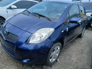 Toyota Yaris Base Hatchback 5dr 2010 Blue