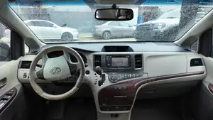 Toyota Sienna XLE AWD 7-Passenger 2013 White