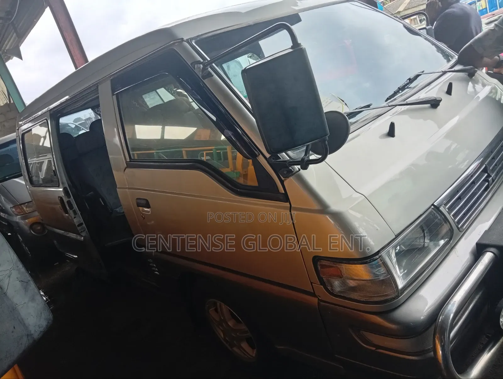 Mitsubishi L300 2004 Silver