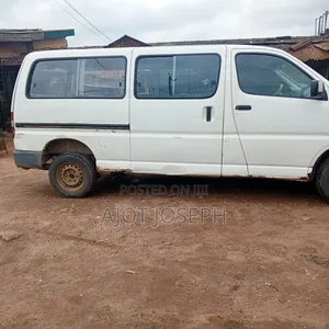 Toyota HiAce 2002 White