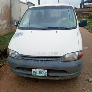 Toyota HiAce 2002 White