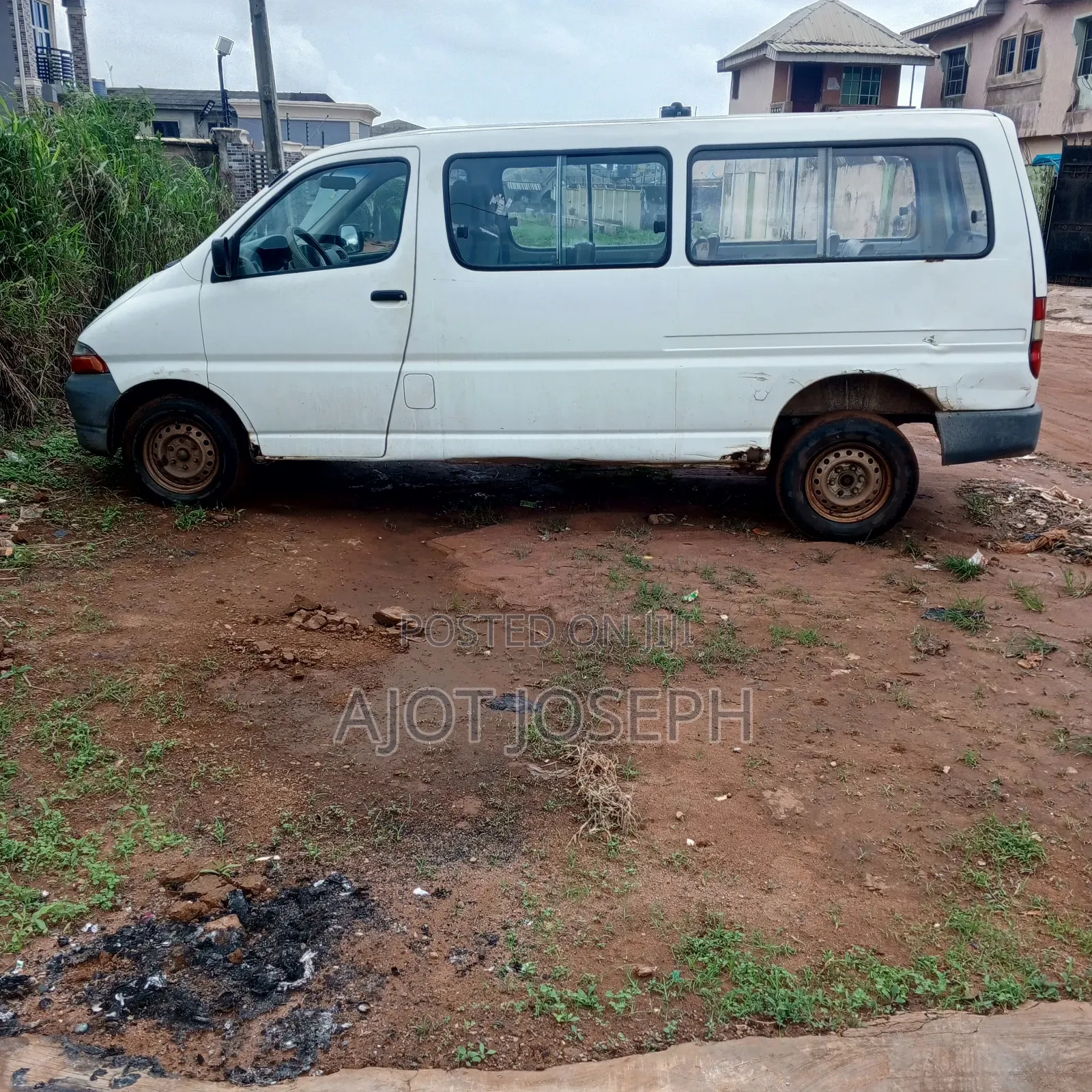 Toyota HiAce 2002 White