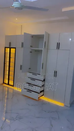 Newly Constructed Wardrobe 3rooms