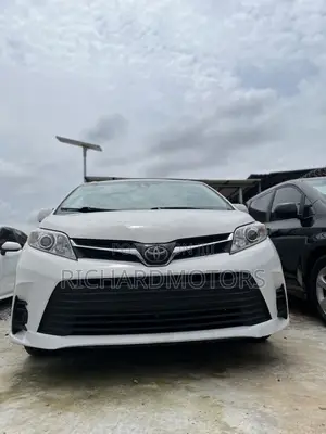 Toyota Sienna LE AWD 2020 White