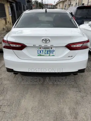 Toyota Camry XLE V6 FWD (3.5L 6cyl 8AM) 2018 White