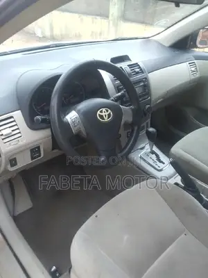 Toyota Corolla LE 4dr Sedan (1.8L 4cyl 4A) 2012 Gold