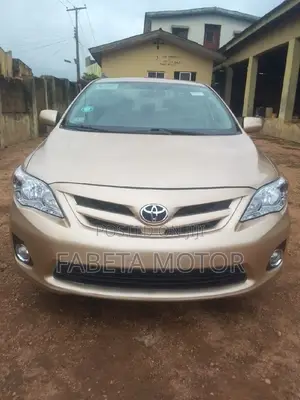 Toyota Corolla LE 4dr Sedan (1.8L 4cyl 4A) 2012 Gold