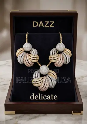 Premium Luxury Pendant Necklace for Ladies – Elegant Fashion Jewelry