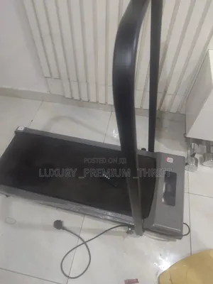 Treadmill Pre Used( 6months )