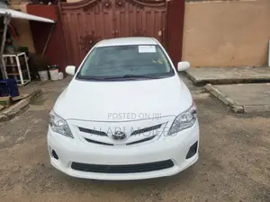 Toyota Corolla LE 4dr Sedan (1.8L 4cyl 4A) 2013 White