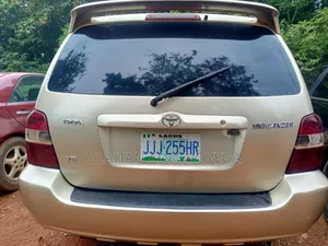 Toyota Highlander 2005 Gold