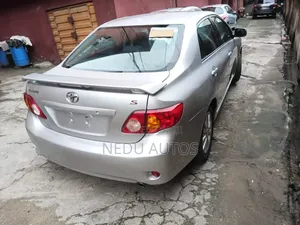 Toyota Corolla 2011 Silver