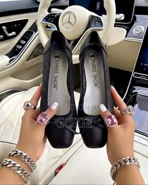 Lovely Patent Leather Flat Shoes