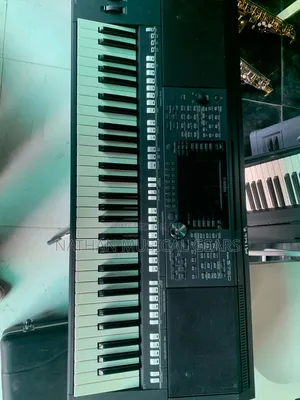 Yamaha PSR S750