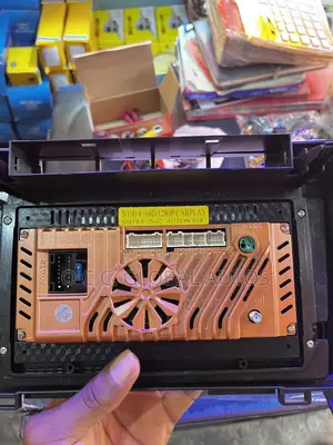 Original Android Screen With CarPlay and Reverse Camera
