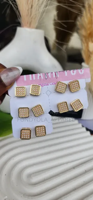 Pearl Mix Pin Earring