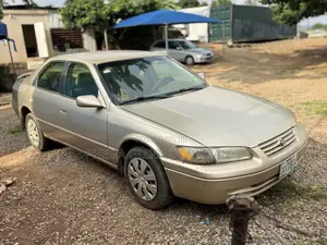 Toyota Camry Automatic 1999 Gold