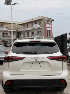Toyota Highlander XLE 2021 White