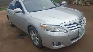 Toyota Camry LE 4dr Sedan (2.5L 4cyl 6AM) 2010 Silver
