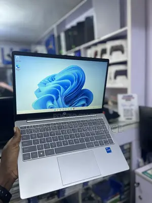Laptop HP 14-ep0063 8GB Intel Core i5 SSD 256GB