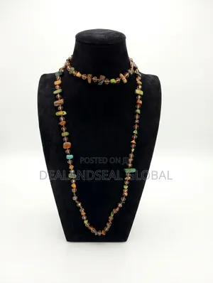 Scarlet Horizon – Irregular Red Gemstone Coral Bead Long Necklace