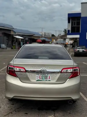 Toyota Camry XLE 4dr Sedan (3.5L 6cyl 6A) 2014 Gold