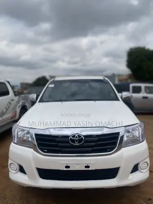 Toyota Hilux 2013 White